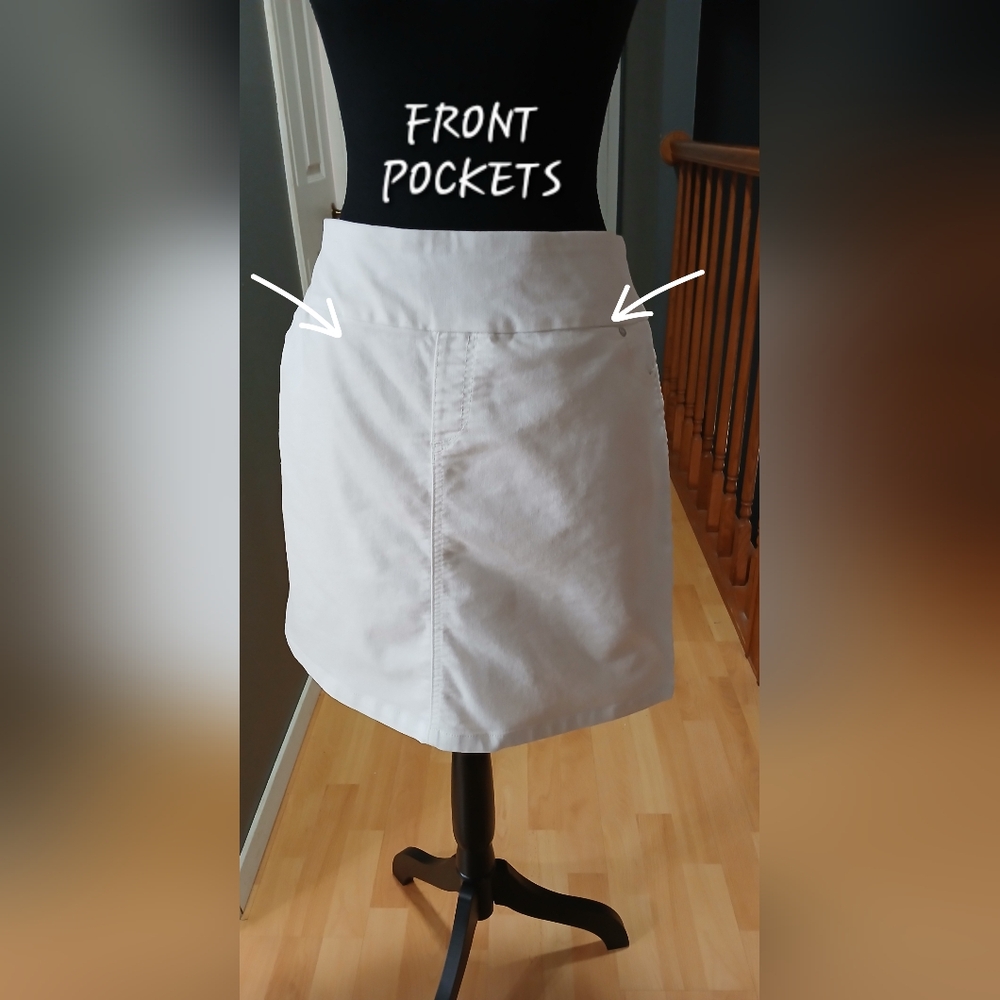 Women's white pull-on skort with front/back pockets